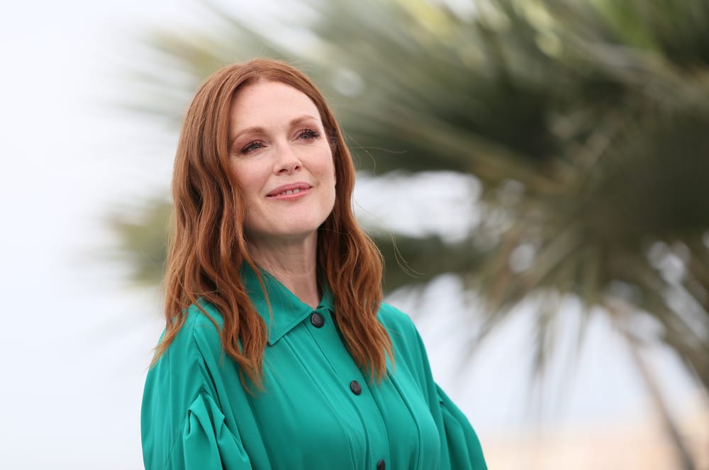Famous red-haired actress walking premiere even 
