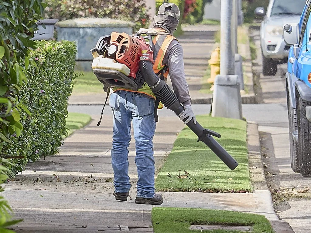 The Man Who Tried to Put Air in His Tires With a Leaf Blower