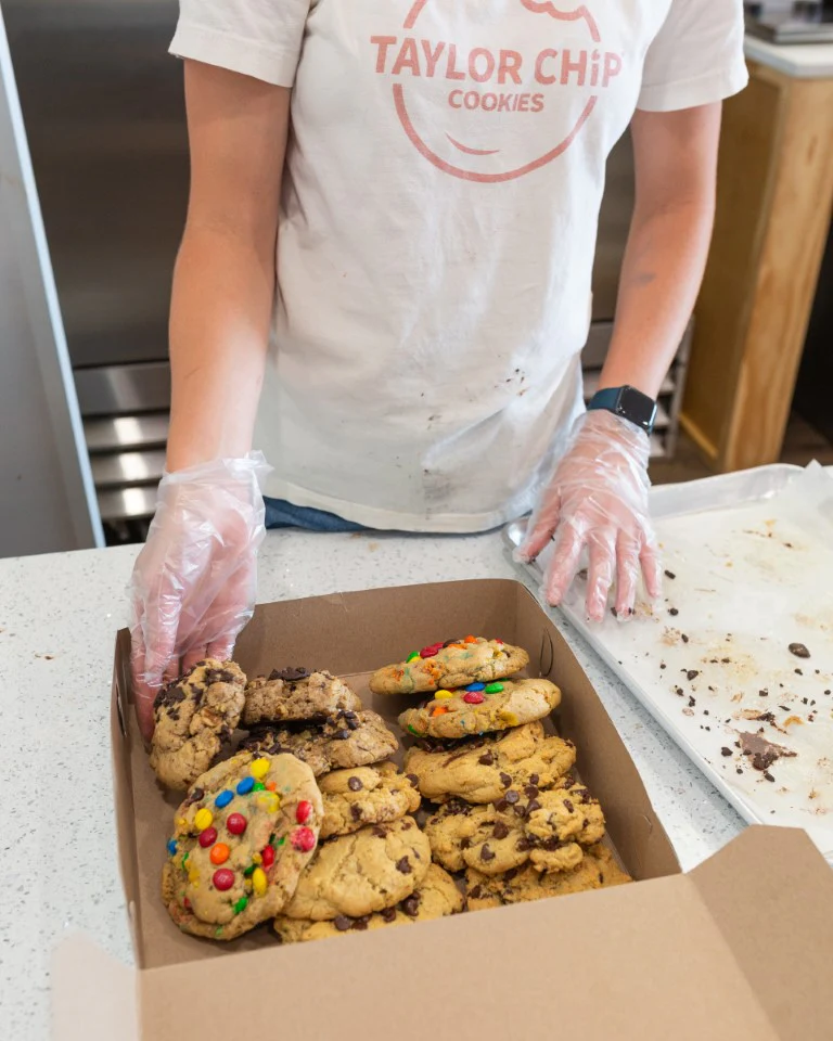 The Traveler Who Baked Cookies for the Whole Flight