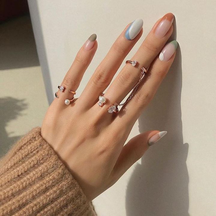 Half Moon – Sophisticated Vintage Appeal