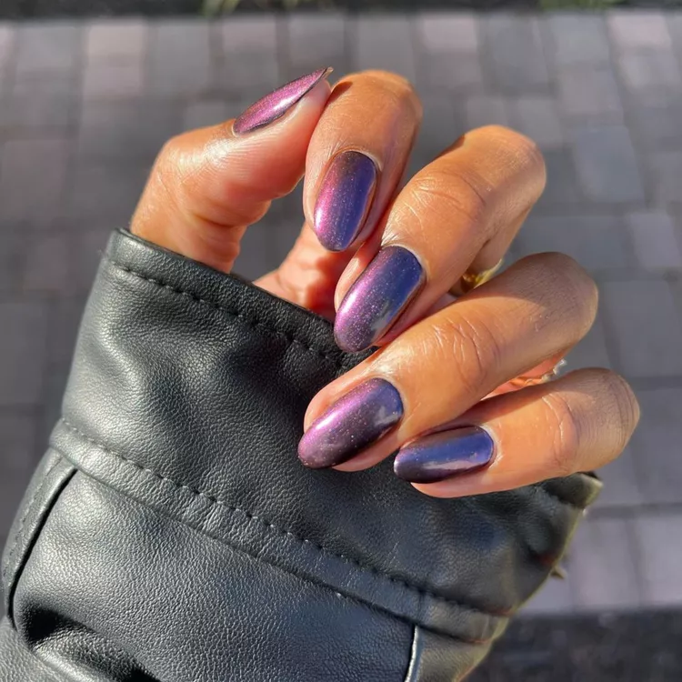 Holographic Finish – Futuristic Glamour