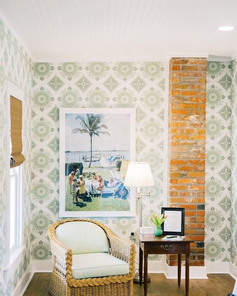 Infuse Vintage Vibes with Green Damask Wallpaper