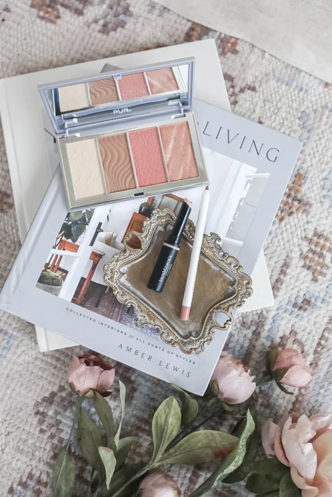 Non-Comedogenic Highlighters for a Subtle Glow
