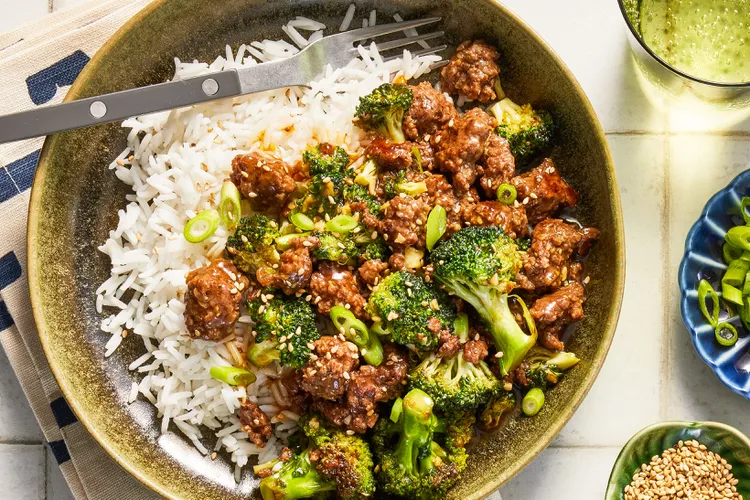 “Collage of easy and healthy dinner dishes including salmon, stir-fry, and quinoa bowls.”