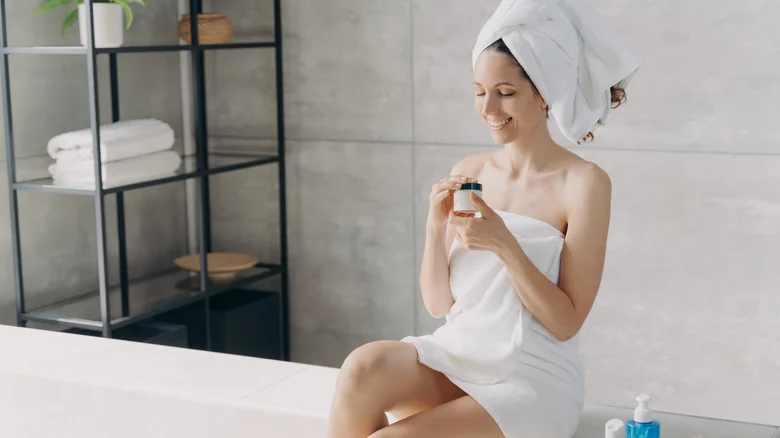 “Clock showing a 10-minute body care routine with steps for moisturizing, treating, and dressing.”