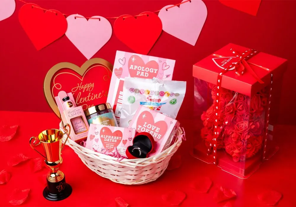 Budget-friendly Valentine’s Day gift ideas like candles, matching mugs, and photo frames.