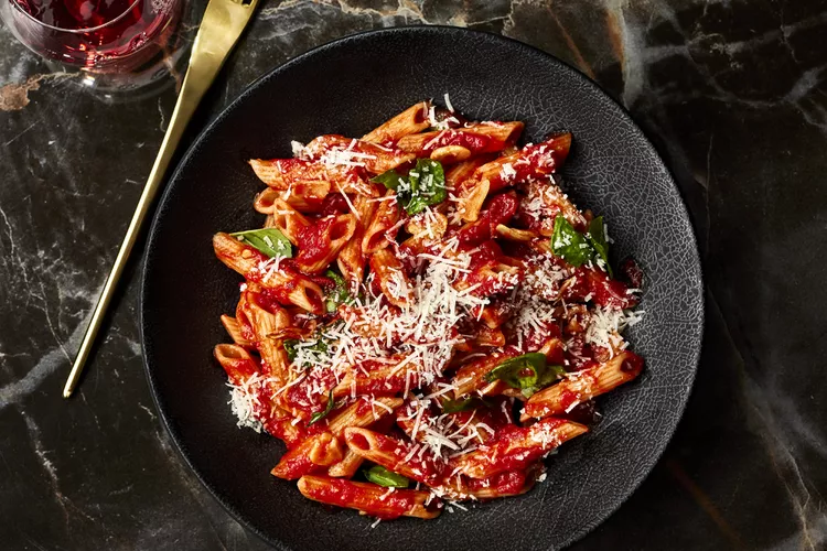 “Spicy penne all’arrabbiata pasta with tomato sauce, garlic, and chili flakes – a flavorful Italian pasta dish to cook at home.”