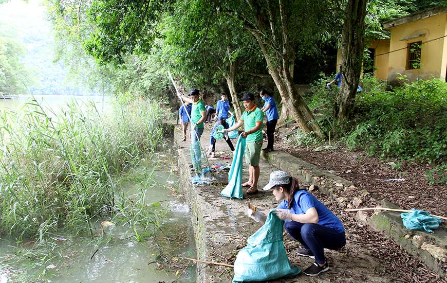 “Recycling bins and reusable cups at an eco-friendly outdoor event.”