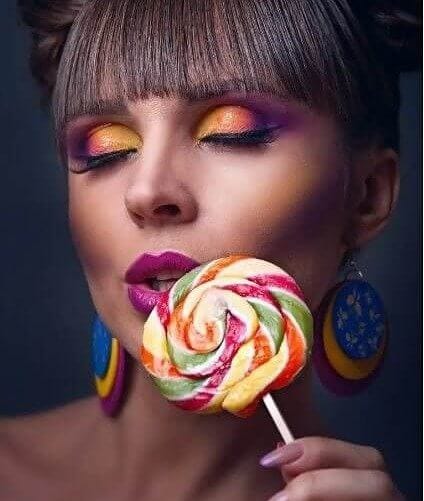 Makeup look matching outfit colors for a cohesive and stylish appearance.